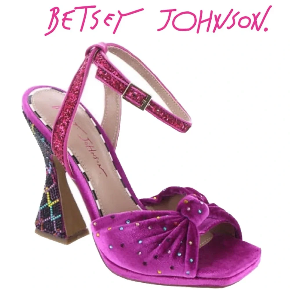 Betsey Johnson Alianna Magenta Velvet Flared 4” Heel Sandal Strap Open Toe 7.5
